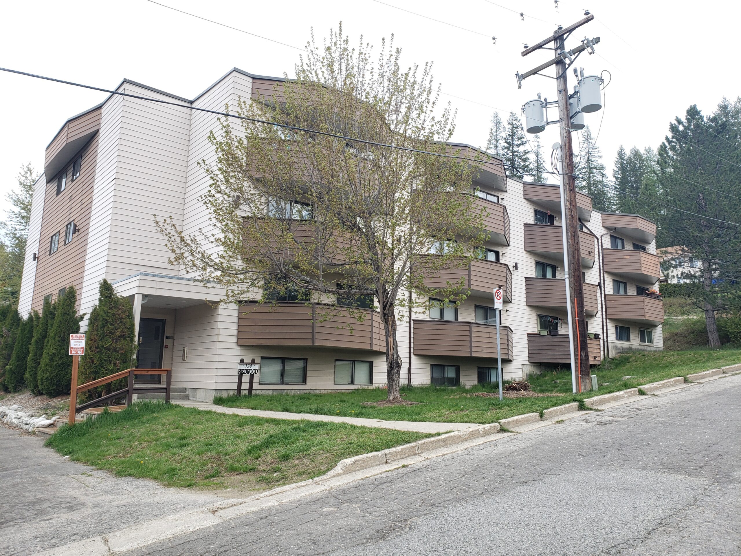52 Unit MultiFamily Building For Sale in Fruitvale B.C. Rick Toor PREC®