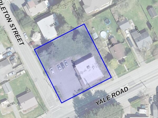 Commercial Building on Large Lot