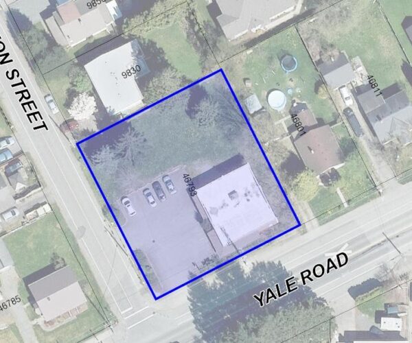 Commercial Building on Large Lot