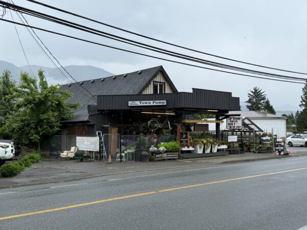 Prime Rosedale Retail For Lease